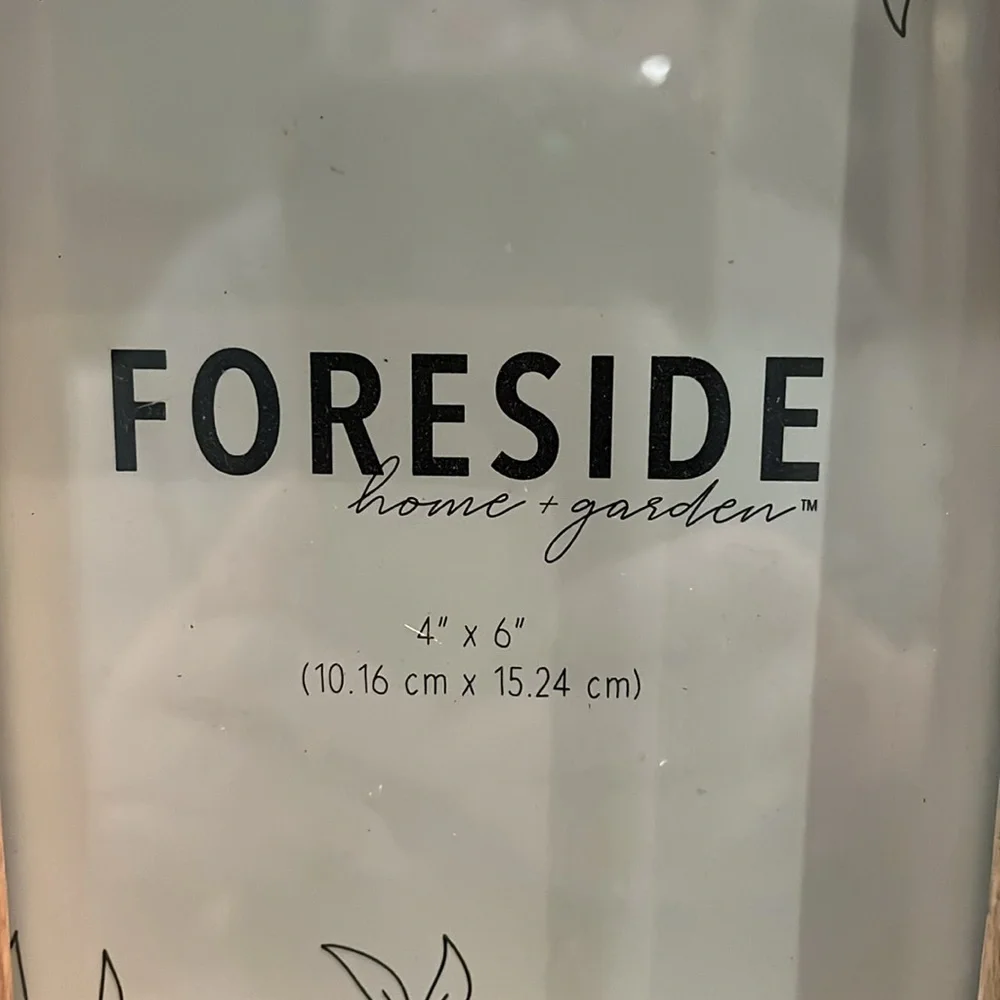 Foreside 4 x 6 Hammered Brass Photo Frame/NWT